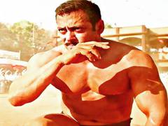 
      
      Salman Khan flaunts his physique, fans say 'Sultan is back'
      
      