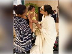 
      
      Sameera Reddy has her fangirl moment with Rekha
      
      