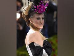 
      
      Sarah Jessica Parker looks magnificent at Met Gala 2022
      
      