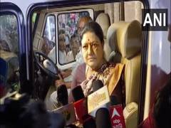 
      
      VK Sasikala wishes to take AIADMK party forward like MGR, Amma
      
      