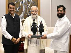 
      
      Maharashtra CM Eknath Shinde, Fadnavis call on PM Modi
      
      