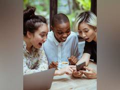 
    Study finds people are persuaded by social media messages, not view numbers
    