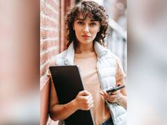 
    Women in cities less likely to have children: Study
    