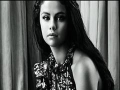
      
      Selena Gomez parties with friends in Italy to celebrate her...
      
      