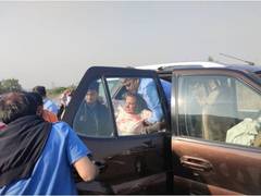 
      
      Shabana Azmi, Javed Akhtar meet with accident on Mumbai-Pune...
      
      