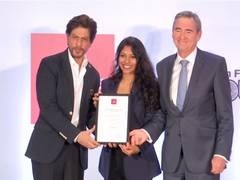 
      
      Shah Rukh Khan awards international scholarship on his name...
      
      