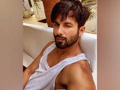
      
      Shahid Kapoor grooves to 'PawriHoriHai', shares hilarious video 
      
      