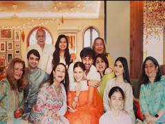 
      
      Ranbir Kapoor, Alia Bhatt share a cuddle in unseen pic
      
      