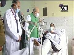 
      
      R-Day violence: Amit Shah meets injured police personnel at...
      
      