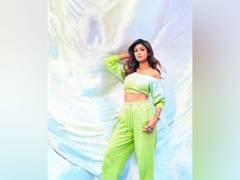 
      
      Shilpa Shetty takes time off from shoot to spend time in nature
      
      