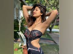 
      
      Shilpa Shetty 'weekending on Wednesday', shares stunning picture
      
      