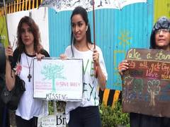 
      Mumbai: Shraddha Kapoor joins protest against slashing trees of Aarey forest
      