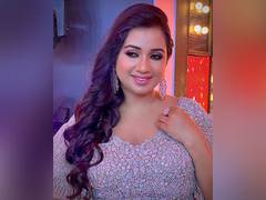 
      
      Shreya Ghoshal shares a heartfelt note as she completes 20 years
      
      