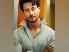 
      
      Tiger Shroff starts dubbing for 'Heropanti 2' 
      
      