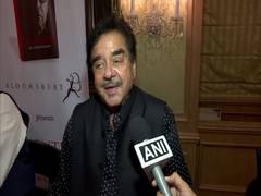 
      
      Amitabh has given a lot to Indian cinema: Shatrughan Sinha
      
      