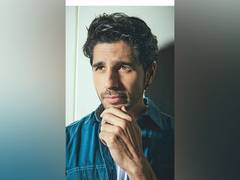 
      
      Sidharth Malhotra exudes style in his latest pictures
      
      