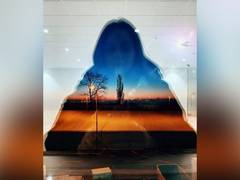 
      
      Sonakshi's psychedelic New Year picture invites Saqib...
      
      