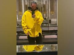 
      
      Drake debuts new hair look on social media
      
      