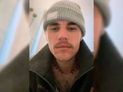 
      
      Justin Bieber flaunts new laurel leaf neck tattoo 
      
      