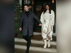 
      
      Priyanka Chopra, Nick Jonas enjoy romantic beach stroll
      
      