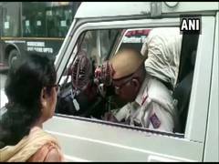
      
      Delhi: Bike-borne miscreants tried to snatch bag from...
      
      