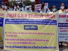 
      
      Bihar GNM students protest outside minister's residence...
      
      