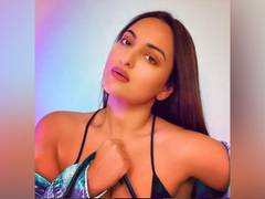 
      
      Sonakshi Sinha struggles with 'eyeliner anxiety' 
      
      