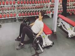 
      
      Sonam Kapoor is on her way to a six-pack
      
      