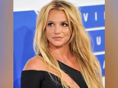 
      
      Britney Spears calls out Christina Aguilera for avoiding...
      
      