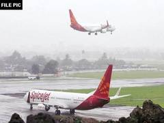 
      
      Delhi: Passengers suffer as flight gets delayed due to bad weather
      
      