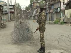 
      
      Security tightened in Srinagar amid lockdown
      
      