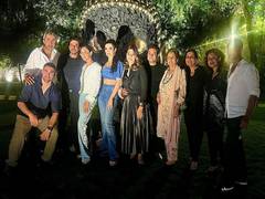 
      
      Shah Rukh Khan, Gauri pose with friends in Delhi
      
      