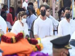 
      
      Shah Rukh Khan arrives to pay last respects to Lata...
      
      