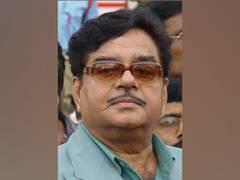
      
      Shatrughan Sinha receives COVID-19 vaccine, says 'vaccine...
      
      