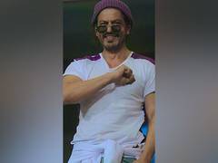 
      
      Shah Rukh Khan pens an uplifting message for his team KKR 
      
      