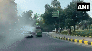 
      
      Delhi: Heavy smoke engulfs DTC Bus on Janpath Road
      
      