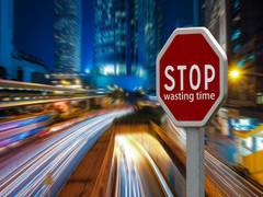 
      
      People do not utilise time as they should while travelling
      
      
