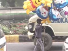
      
      Delhi: Street children forced to breathe polluted air
      
      