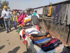 
      
      Street vendors gather at Singhu Border hoping for more business
      
      