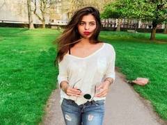 
      
      SRK's daughter Suhana graduates with award for 'exceptional...
      
      