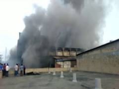 
      
      Surat: Fire engulfs textile factory, none injured 
      
      