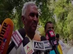 
      
      Those who do not chant 'Vande Mataram' should be sent to Pak:...
      
      