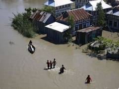 
      
      Telangana rains: Godavari crosses 48 feet mark,  2nd warning out
      
      