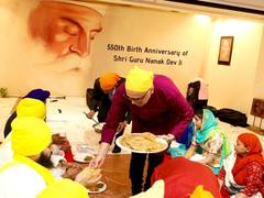
      
      New York: Syed Akbaruddin serves langar during Guru Nanak...
      
      