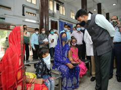 
      
      Mansukh Mandaviya visits RML hospital in Delhi
      
      