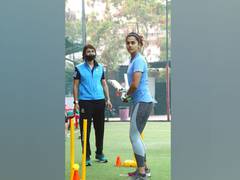 
      
      Taapsee Pannu starts training for Mithali Raj's biopic...
      
      