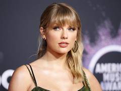 
      
      Taylor Swift turns squirrel for Halloween 2021 
      
      