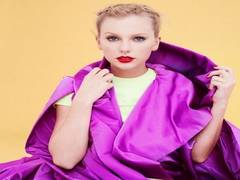
      
      Taylor Swift pulls off funny prank on Shaun Dooley
      
      