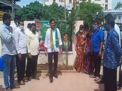 
      
      TDP members protest over 3 capitals bill, demand Amaravati as...
      
      
