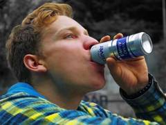 
    Alcohol advertisements make teenagers vulnerable to alcoholism: Study 
    